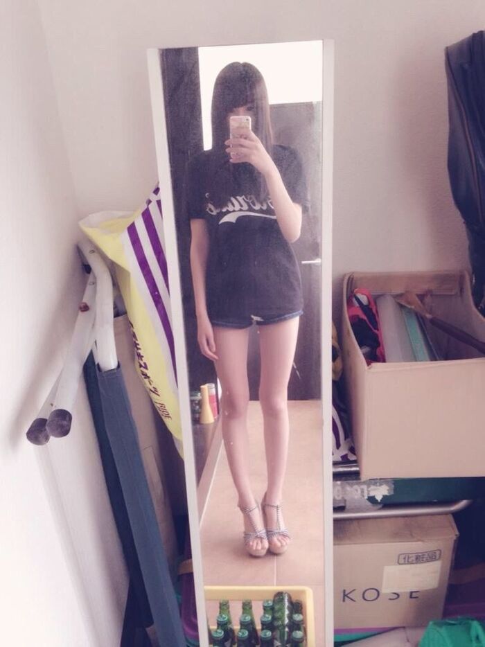 【脚フェチ画像】ほっそり美脚女子のエロ自撮りが最高www 3th image