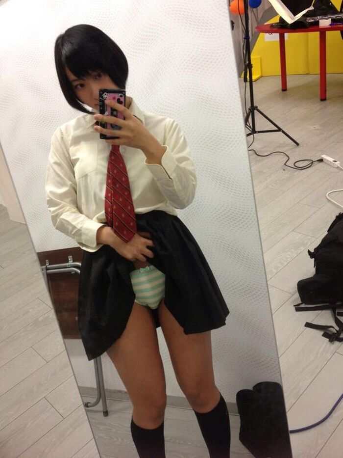 縞パンは正義！縞ぱんつの萌え成分が不足がちだったので集めてみた エロ画像 2th image